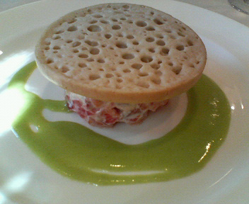 サーモンとそば粉のパンケーキ