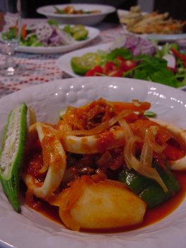 イカのトマト煮込み