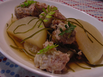 大根と切り昆布とつくね煮