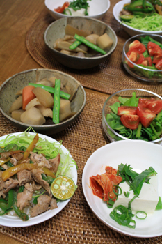 ミニ豚丼と、根菜煮物